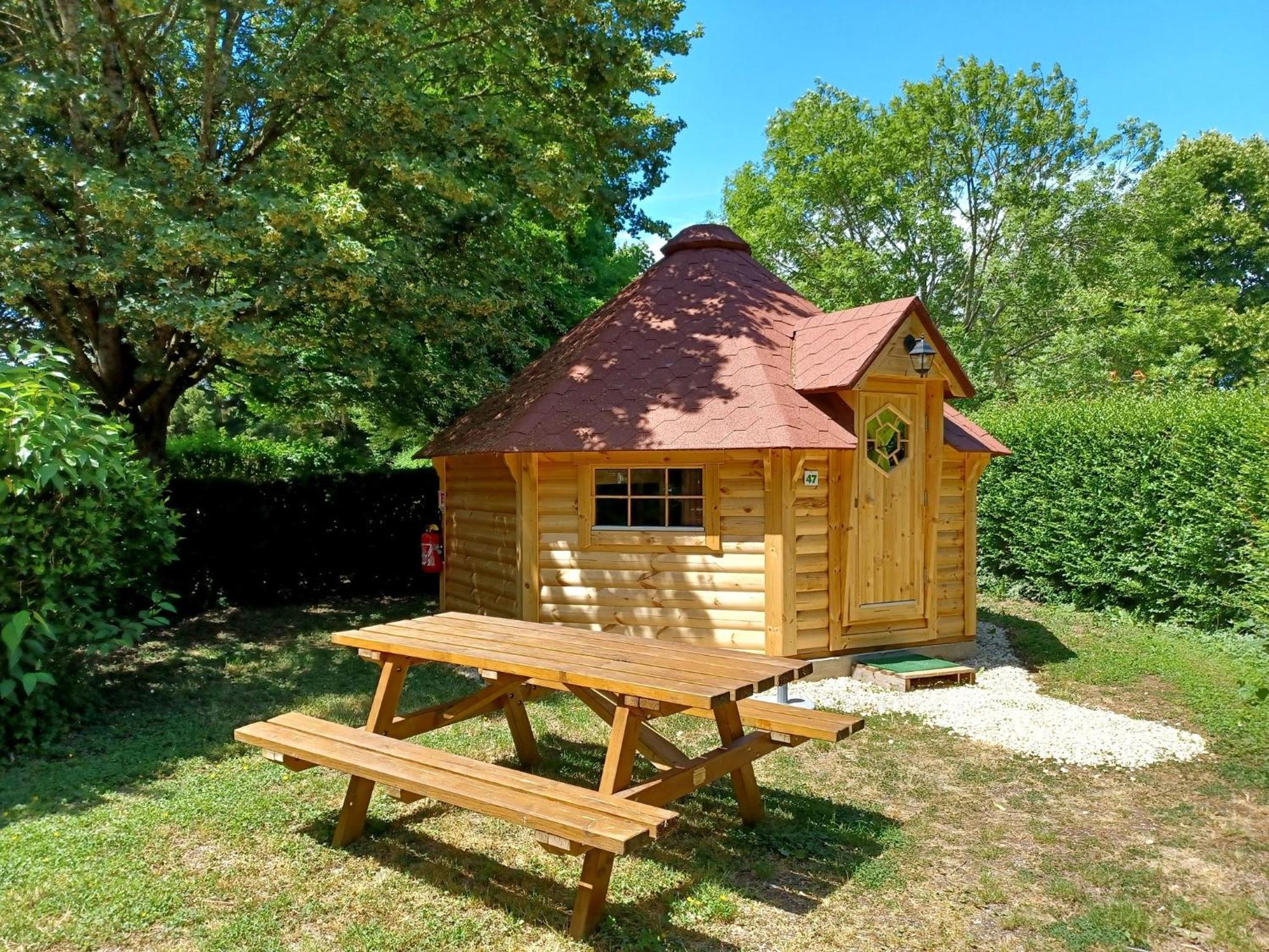 Camping Le Vallage Attigny Exterior photo